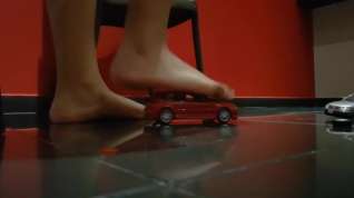 Online film Giantess Yasmin steps on cars