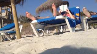 Online film Brunette's candid feet at the beach
