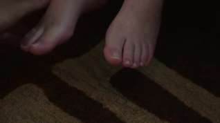 Online film Little piggies get a shave - pampered feets