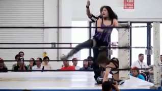 Online film Sumire vs Mika Japanese Women Wrestling catfight