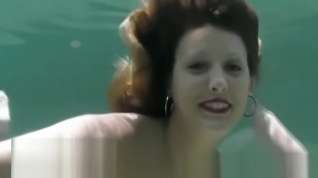 Online film Sunny - Underwater