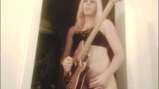 Online film Sexy Blonde TS Solara Voltara Plays Guitar with her Cock Out Shemale Solo