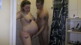 Online film 38 weeks pregnant showering, sex and cumshot on tits