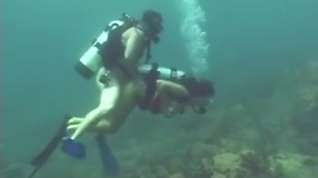 Online film couple fucking in dive