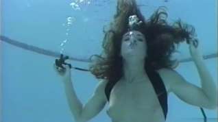 Online film Bridgette underwater