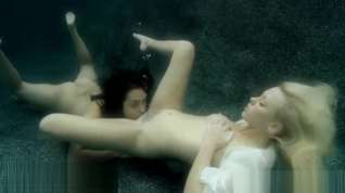Online film Hot Lesbians Underwater