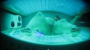 Online film PEEPHOLE CAPTURES WIFE MASTURBATING IN TANNING BED