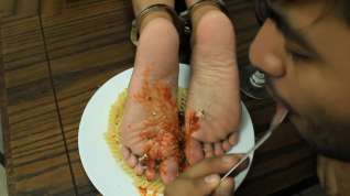 Online film Tickling feet food