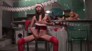 Online film Asian Teen Shakes Her Ass During The Holiday Season