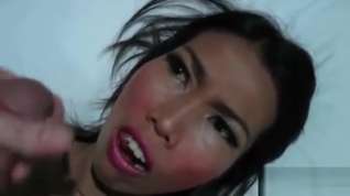 Online film Asian Girl Patiently Waits For A Facial