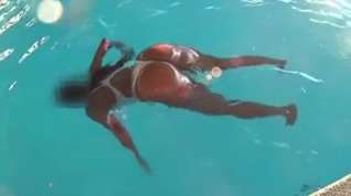 Online film See Through Bright Bikini In Swimming That Is Public