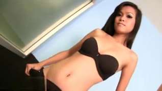 Online film Thai Chic Reveals Her Naked Body