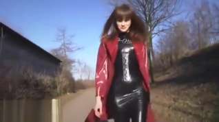 Online film Alexandra Potter Latex