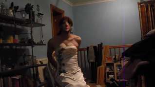 Online film Wearing a sexy white dress