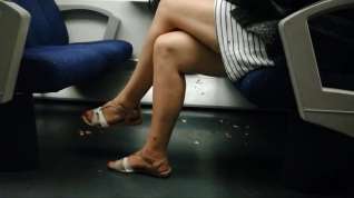 Online film Sexy Legs on the train