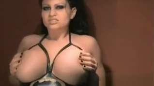 Online film Sexy Slut Shows Off Her Big Breasts