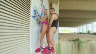 Online film Latina Gets Fucked Hard Against A Wall Of Graffiti