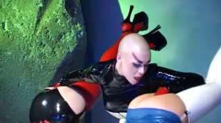 Online film Bald Lesbians in Latex Fisting