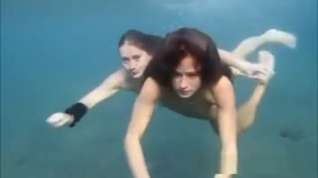Online film Julia And Masha Are Swimming Nude In The Sea