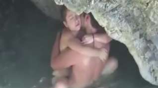 Online film Couple Caught Fucking On The Beach