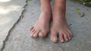 Online film Homeless Lady Barefooted Dirty Feet