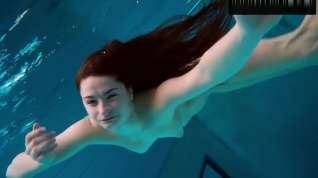 Online film Liza Bubarek Enjoys Swimming