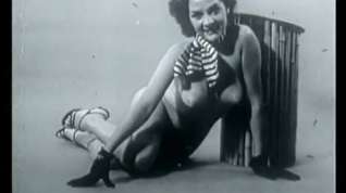 Online film Brandy showing her talent (Vintage 1950s Pinup)