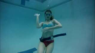 Online film lily underwater 1