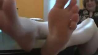 Online film Doable Granny Shows Her Smooth Feet And Soles
