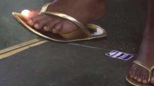 Online film Sexy ebony feet in gold flip flops pt.2