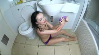 Online film Covering Herself with Pee