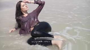 Online film Fashion Leggings Wetlook Sea Romanian Girl