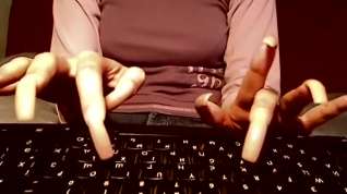Online film Long Nails Typing