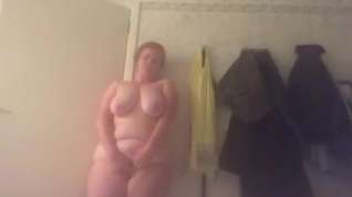 Online film BBW fingers herself