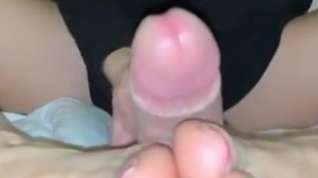 Online film Sexy Amateur gives nice footjob and handjob in hotelroom