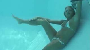 Online film silver bikini underwater