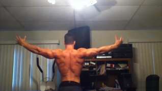 Online film Young muscle hunk worship 1