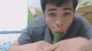 Online film gay with nice ass being fucked by a cucumber