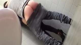 Online film Randy Fellow Drilling His Hot Woman In A Public Toilet