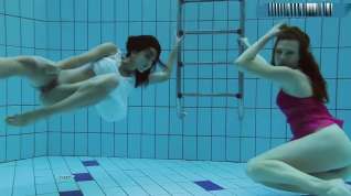 Online film Hotly Dressed Teens In The Pool