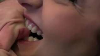 Online film when her teeth sinks..he screams