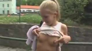 Online film Blonde Outdoors Flashing Her Pussy In Public Square