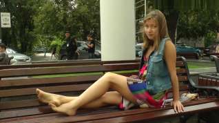 Online film Blonde beauty shows off her dirty feet in public