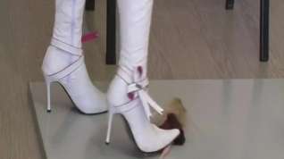 Online film White Boots and Barbie