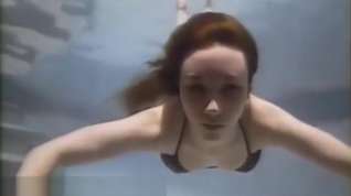 Online film Sexy Young Redhead Angel Groped in Pool