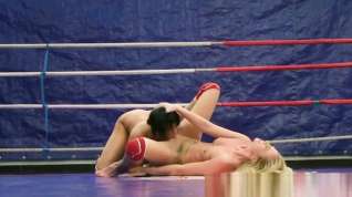 Online film Pussylicking Babe Wrestles In A Boxing Ring