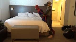 Online film masked Dolphin wetsuit enemy surprises spiderman in his hotel room