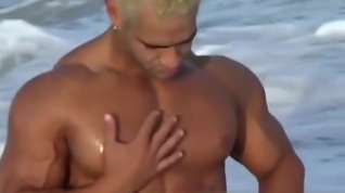 Online film Gay Bodybuilder Joshua Fred! Thong on the beach!