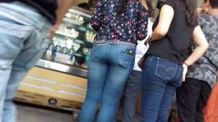 Online film Bellyful Girl in Tight Jeans