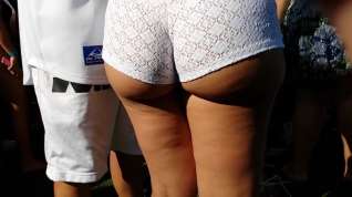Online film Candid Juicyy thick Latina in white shorts!!